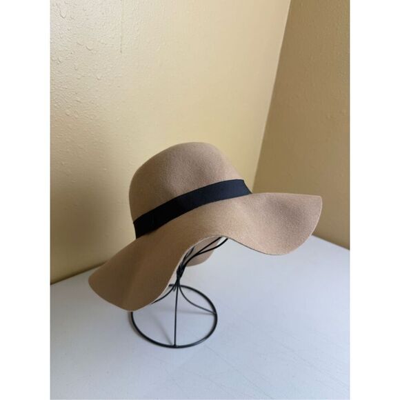 Cotton On  wide-brim floppy hat with a black band, 100% wool - Picture 2 of 7